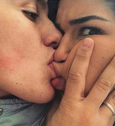 So Fine Girls App Screenshot 3 - Busty voluptuous girls photos